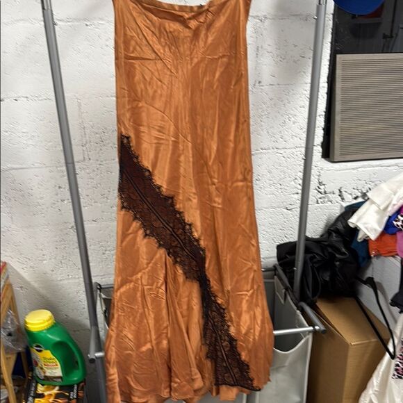 Elegant Tan Skirt with Black Lace Detail SIGNIFICANT OTHER - Size 4 - WORN ONCE - Picture 1 of 4